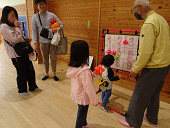 遊びのコーナー。輪投げ、ボーリング、ストラックアウトなど。